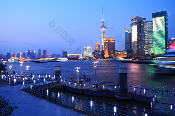 夜观<strong>上海城市</strong>景观