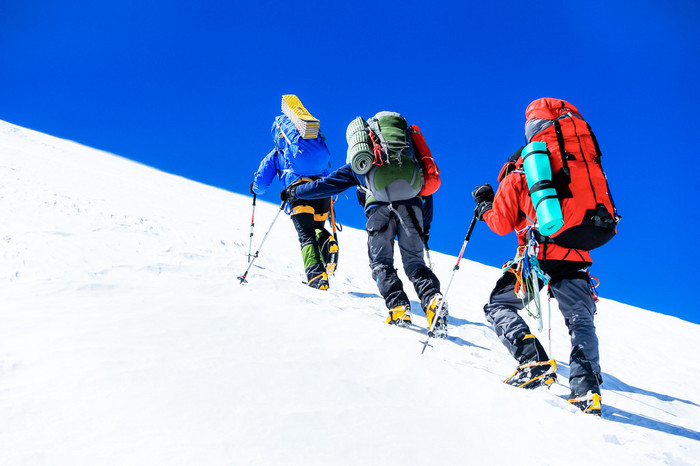 登山者到达山顶