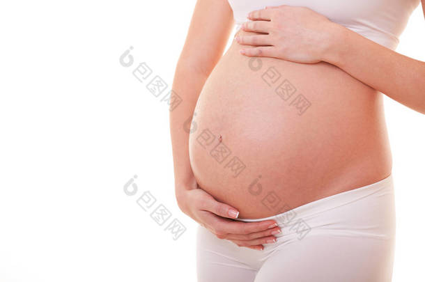 <strong>孕妇</strong>摸她的大肚子的图片。靠近点母亲、怀孕、人和期望的概念。怀<strong>孕妇</strong>女怀孕分娩