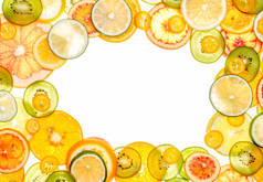 在白色混合透明柑橘类水果