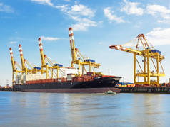 集装箱码头的集装箱船与不来梅港港口