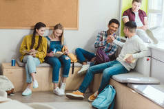 高校青少年学生在校期间读书的多文化群体