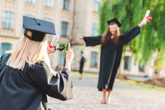 大学毕业时女大学生的部分观照文凭