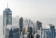 摩天大楼在商务中心的 Hong 香港城和维也纳国际中心的视图