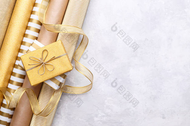 <strong>金色光</strong>泽包装纸卷和礼品盒