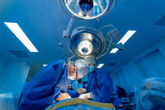 医院手术室,配备机器人技术设备,机械臂外科医生,在未来手术室.微创外科创新，医用机器人内窥镜手术