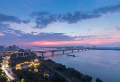 九江长江大桥在夜幕