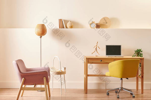 木椅、桌子、<strong>灯</strong>具、书籍风格、<strong>家居</strong>装饰、墙体背景.