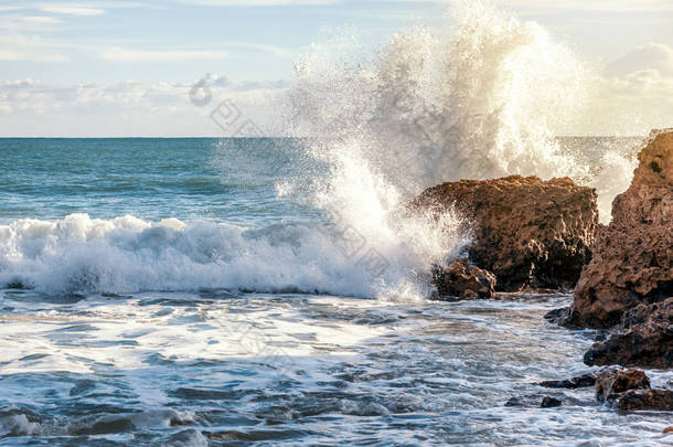 海浪<strong>冲破</strong>岩石, 葡萄牙, 美丽的自然景观