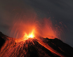 strombolian 火山爆发的火山