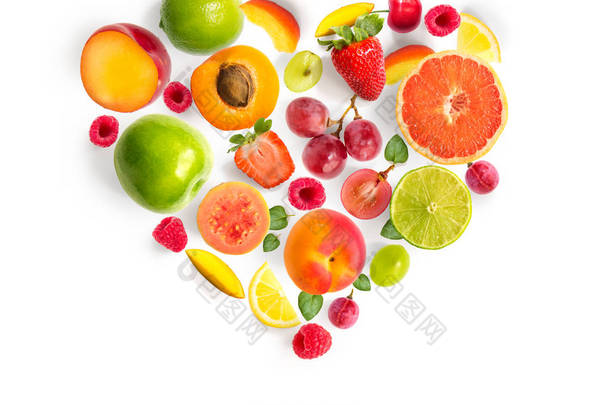 各种各样的水果，在心的形状