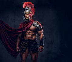 在黑暗背景下的战斗制服的野蛮罗马军团肖像.