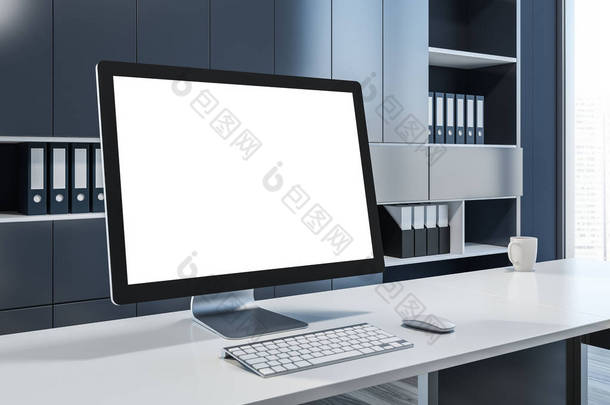 模拟电脑屏幕站在办公室与深灰色墙壁和白色表。广告和营销理念。3d 渲染