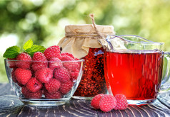 覆盆子果酱、 树莓汁和新鲜树莓