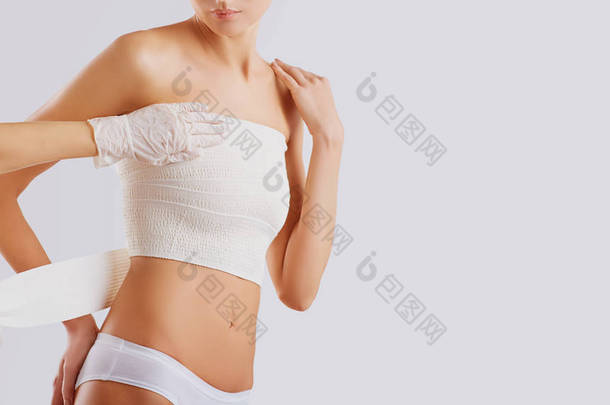 女性胸部整形外科的概念