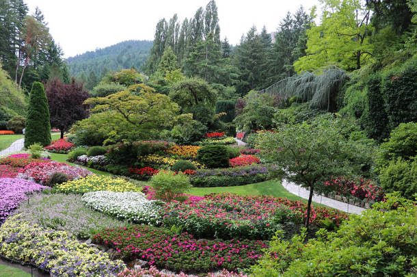 加拿大的布图花园是世界上<strong>最美</strong>丽、<strong>最美</strong>丽的角落之一，现在是一个花卉展览，也是世界景观设计的杰作之一