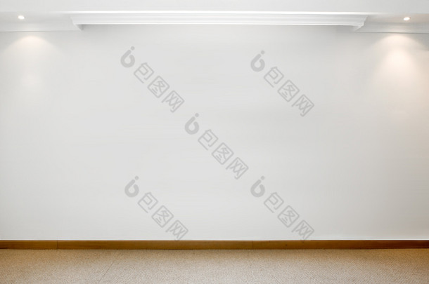 空白色墙体 2 <strong>射灯</strong>和铺着地毯的地板