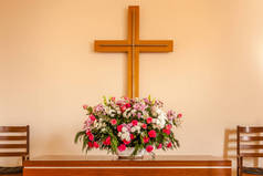 基督教的十字架，祭坛上的花朵