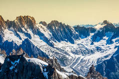 勃朗峰山地块夏日风景 （从钻头 d 视图