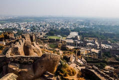 从 Golkonda 堡墙看海得拉巴的城市景观.