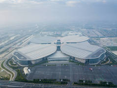 2018年6月17日将在中国上海举办2018年中国国际进口博览会的国家会展中心 (上海) 鸟图