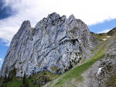 博克马特利斯托克山以上山谷瓦吉塔尔或瓦吉塔尔和高山瓦吉塔勒湖（瓦吉塔勒湖），内塔尔 - 瑞士施维茨州