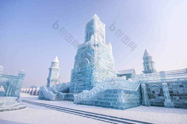 <strong>哈尔滨</strong>国际冰雪雕节是中国<strong>哈尔滨</strong>一年一度的冬季节。这是世界上最大的冰雪节.
