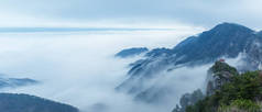 陆山雾蒙蒙的风景全景、云馆观景、云雾背景