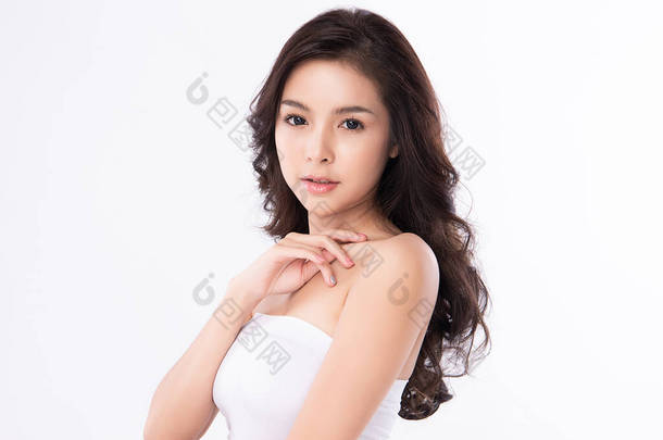 年轻美丽的亚洲女人，有着洁白的背景、脸蛋护理、面部护理、美容<strong>美发</strong>、美容<strong>美发</strong>、水疗、亚洲女性肖像