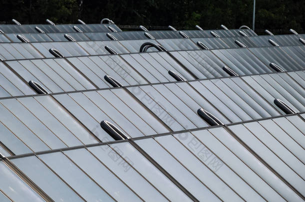 太阳能光伏太阳能电池板从太阳能领域提供替代绿色能源用于取暖。太阳能集热器发电、使用可再生能源