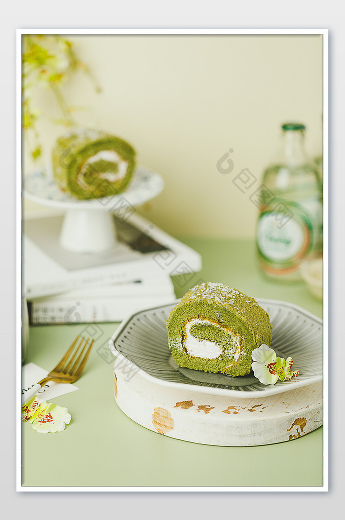 抹茶蛋糕卷甜品美食摄影图图片图片