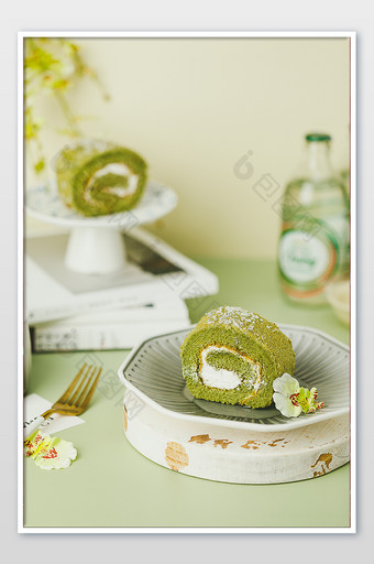 抹茶蛋糕卷甜品美食摄影图图片
