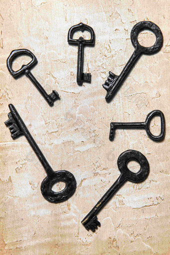 西式钥匙门锁各种形状摆拍摄影图