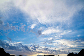 云斐济度假胜地日落蓝天风景摄影图