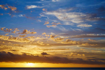 云海斐济太阳日落霞光风景摄影图
