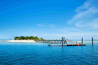 斐济海滩小岛栈桥风景摄影图