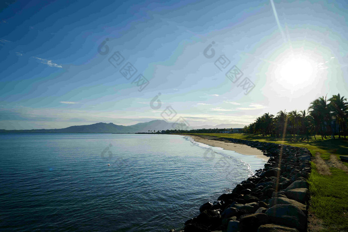 海滩太阳背光斐济岛风光摄影图