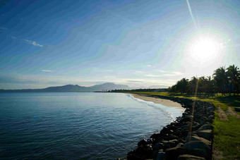 海滩太阳背光斐济岛风光摄影图