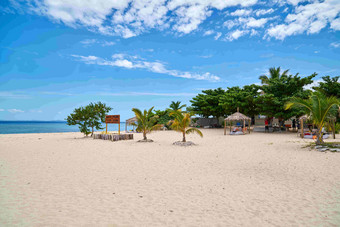 斐济海滩户外帐篷椰树林风景摄影图