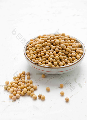 健康食物粮食大豆散落摄影图