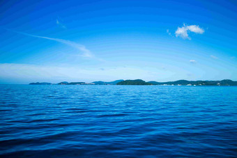 蔚蓝海洋小岛风景摄影图