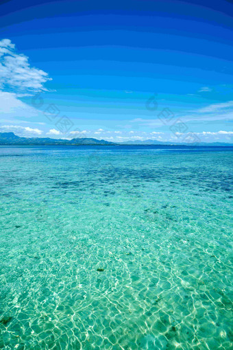 绿色蔚蓝大海透明海洋水波风景摄影图