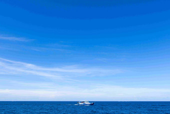 巡航船普吉岛海岸线风景摄影图