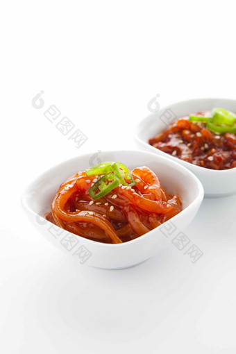 韩国传统鱿鱼咸菜丝辣酱摄影图