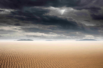 乌云<strong>沙漠</strong>合成风景摄影图