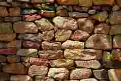 石头堆积的墙石栅栏摄影图