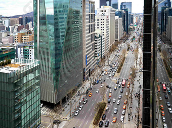 摩天大楼交通道路场景摄影图