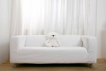 极简白色家具<strong>生活</strong>房间玩具熊场景摄影图