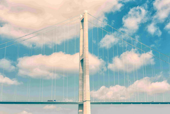 复古照片悬空大桥风景摄影图