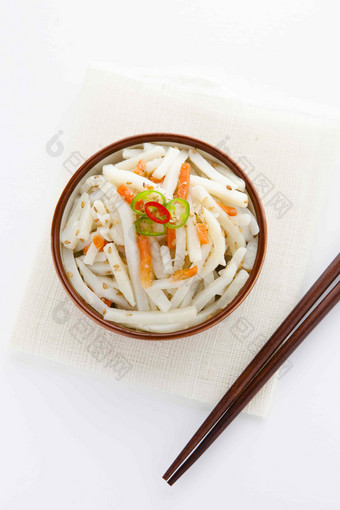 韩国餐具土豆萝卜丝静物摆拍图